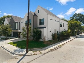 Building Photo - 2513 N Winnetka Ave