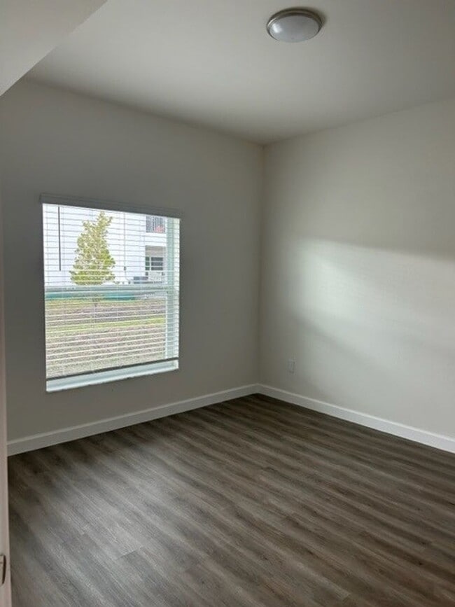 Building Photo - Cape Summit 3320