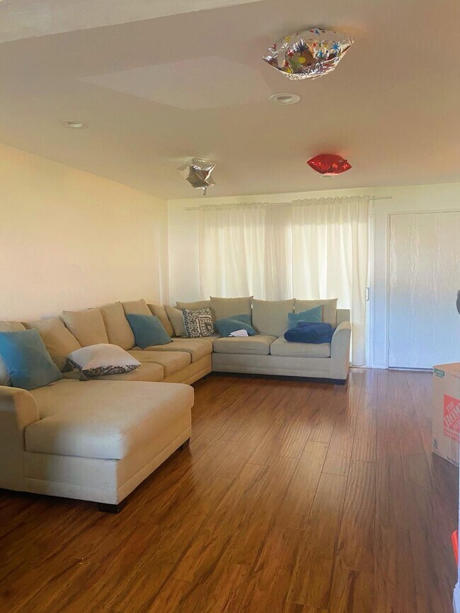 Living Room - 18333 Hatteras St