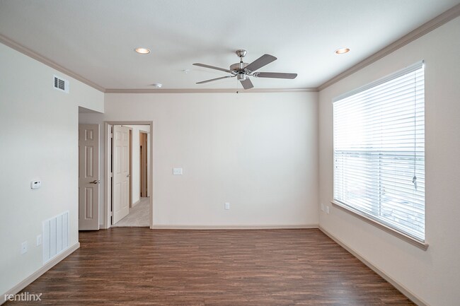 Building Photo - 3 br, 2 bath Flat - 3750 National Pkwy 1,389