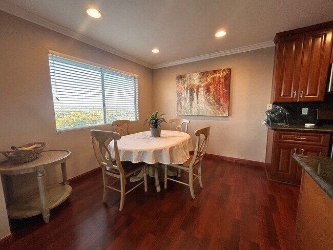 Foto del edificio - Rent Today!! Stunning 3-Bedroom Condo with...
