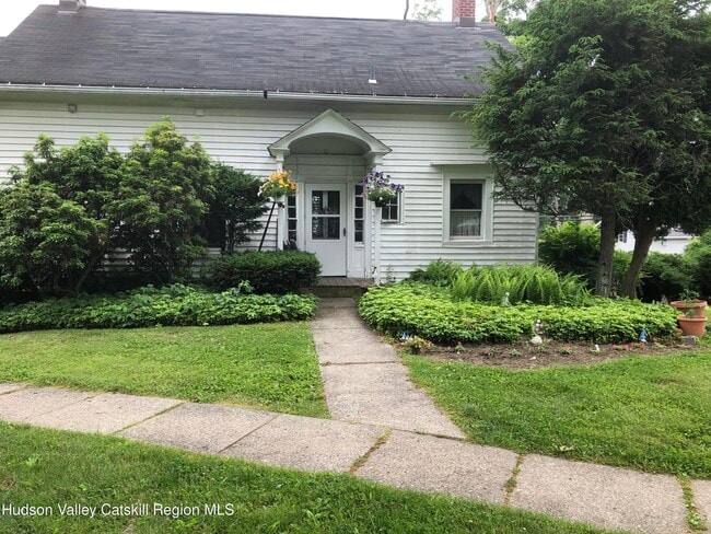 Building Photo - 42 Maple Ave