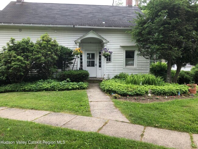 Foto del edificio - 42 Maple Ave