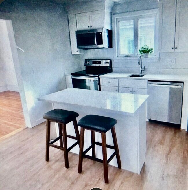 Comedor en la cocina - 83 1/2 Summer St