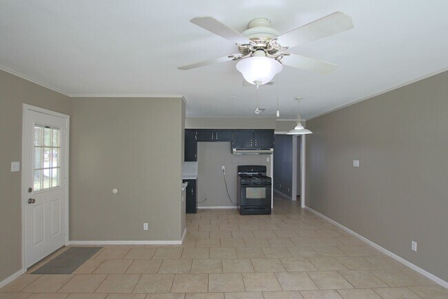 Foto del edificio - Spacious 2 Bedroom 1.5 Bath Rental on a Corner Lot! Tour Today!