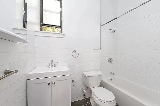Building Photo - 372 2nd St