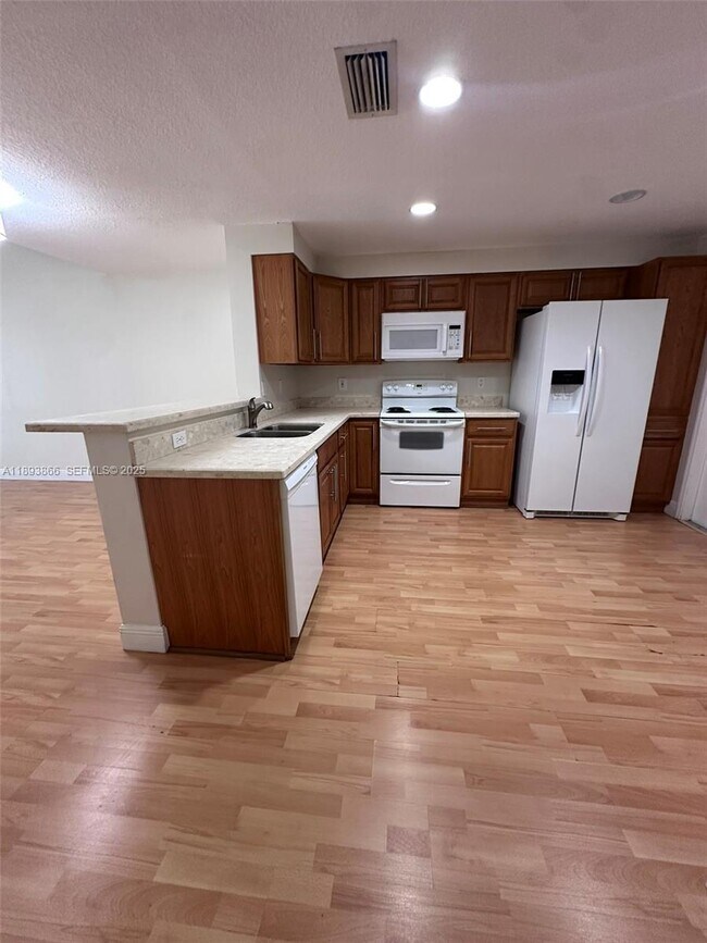 Foto del edificio - 1350 Sorrento Dr