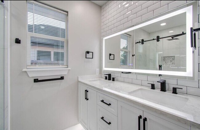 Foto del edificio - 3222 Berry St