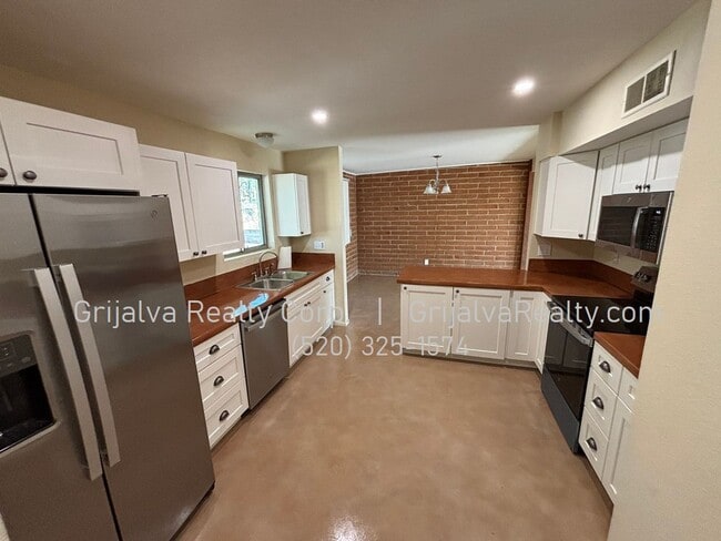 Foto del edificio - West Side 3 Bedroom, 2 Bath Ranch Style Ho...