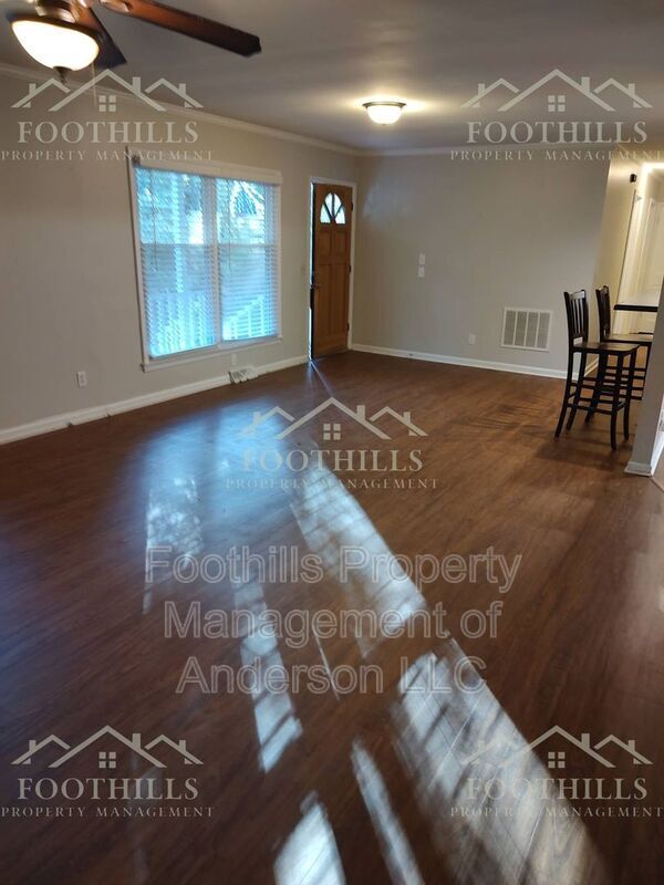 Foto del edificio - 505 Woodland Cir