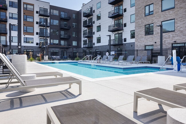 Building Photo - The Meridian