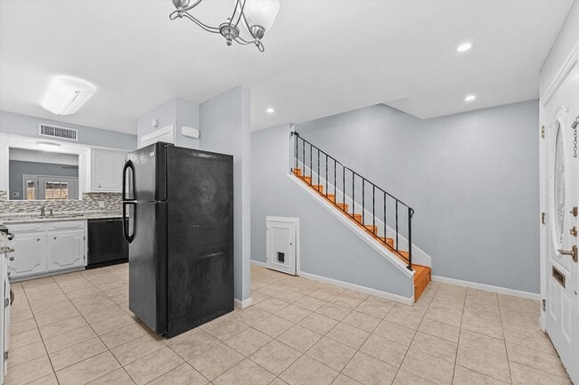 Building Photo - Bright & Updated 2-Bedroom Townhouse in Quiet Community with Pool Access!