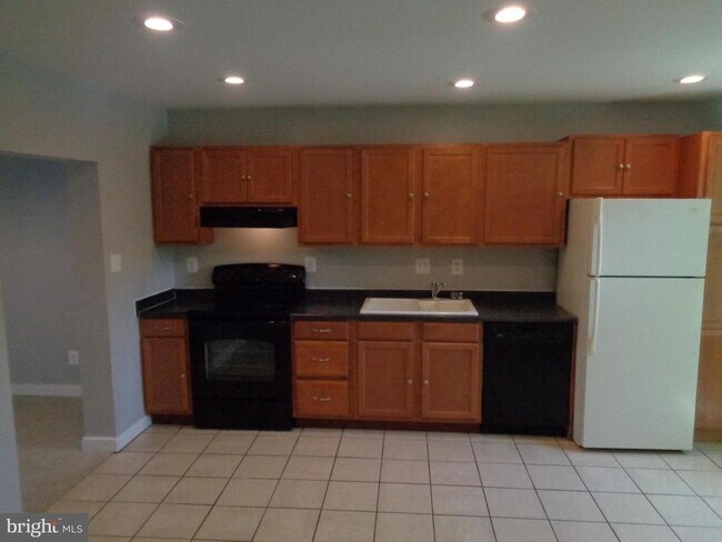Building Photo - 612 Kittendale Cir