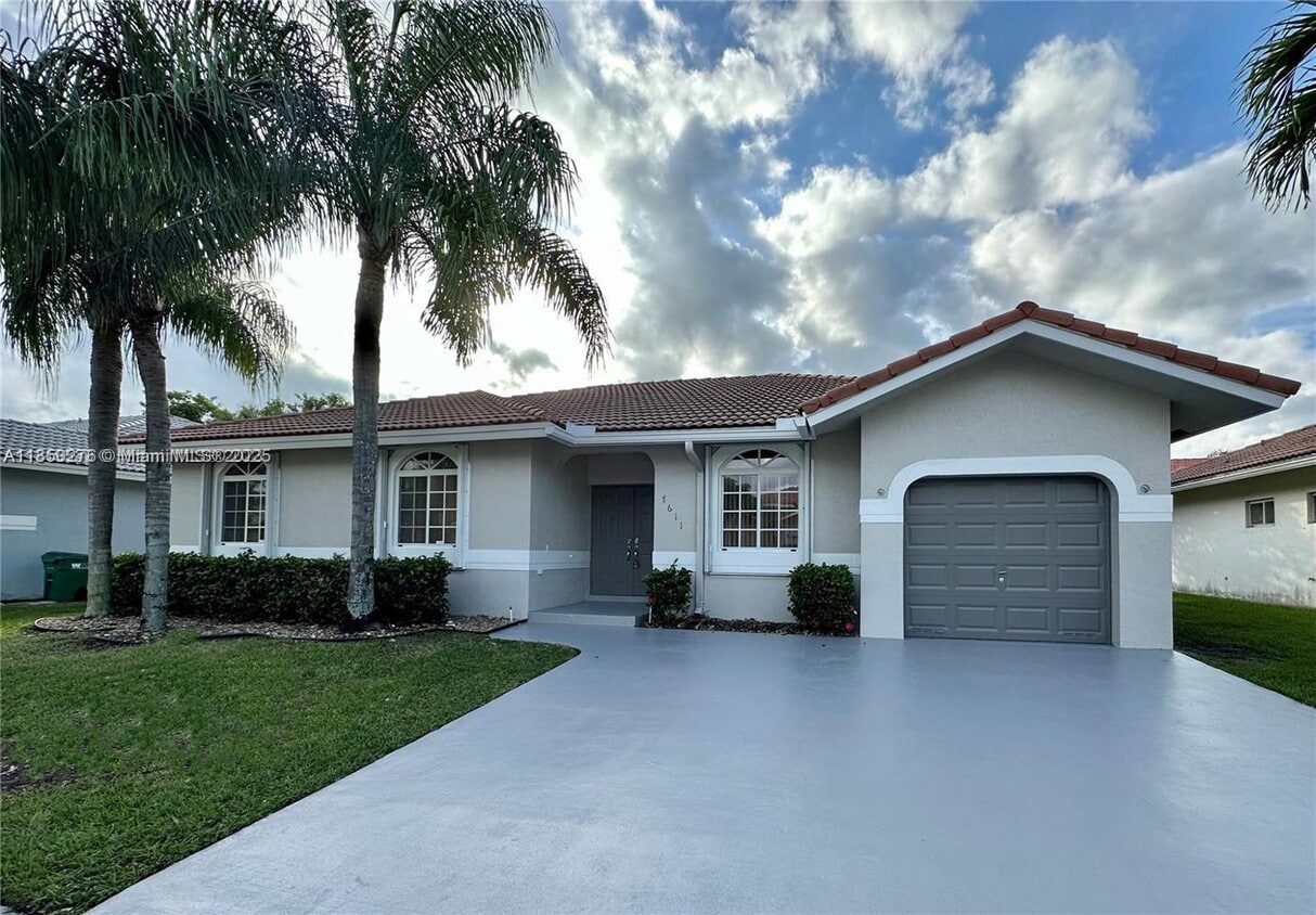 Primary Photo - 7611 NW 99th Terrace