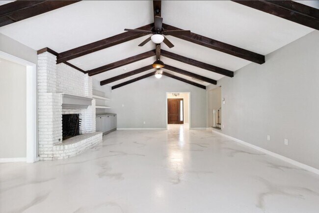 Building Photo - 570 Roanoke Dr