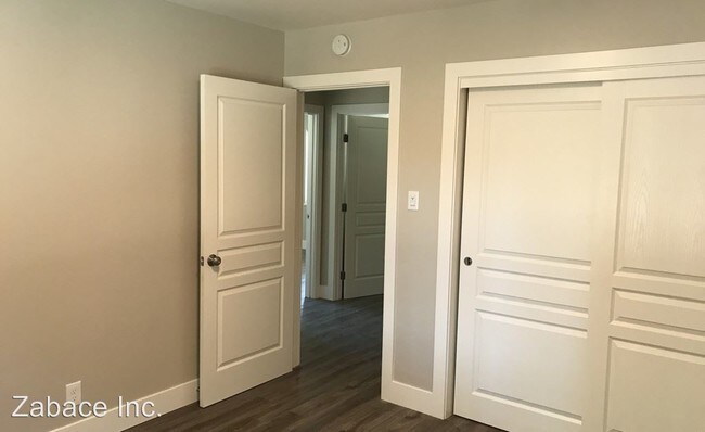 Building Photo - 832 Oeste Dr