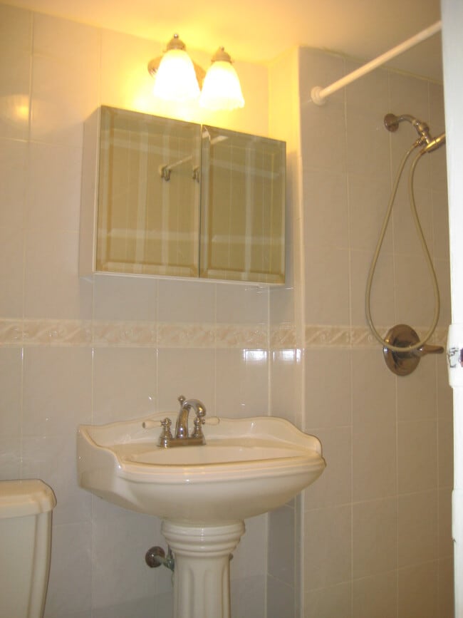Foto del edificio - 297 E 7th St