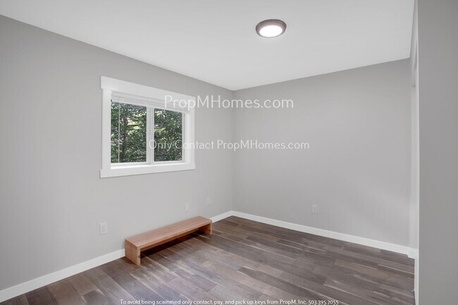 Building Photo - Charming Two Bedroom, One Bath in Quiet Br...