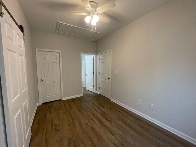 Foto del edificio - 160 Johnson Dr Ext