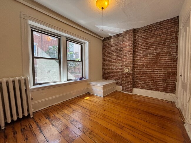 Building Photo - 53 Joy St