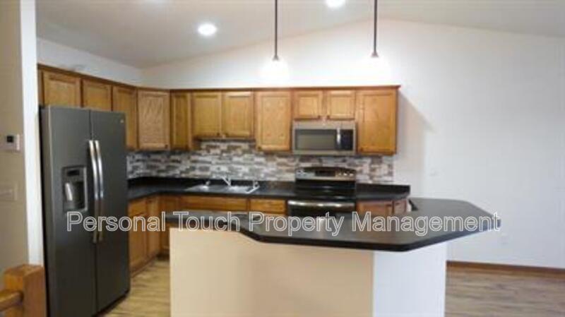 Foto principal - 2420 5th St W