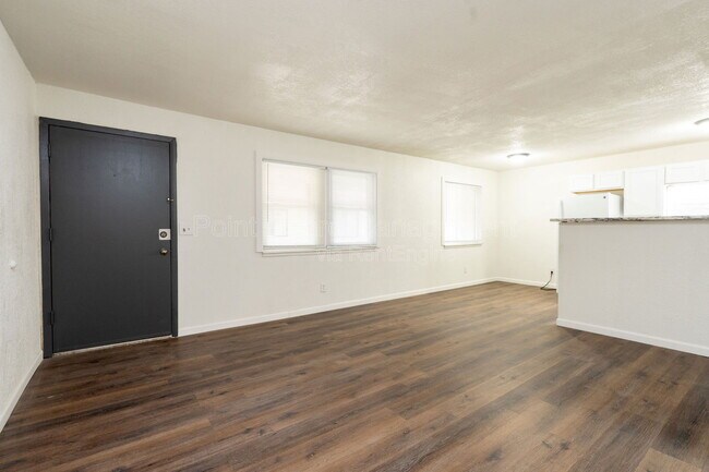 Foto del edificio - 750 W Dayton Ave