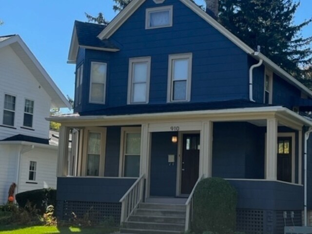 Building Photo - 910 W Downer Pl