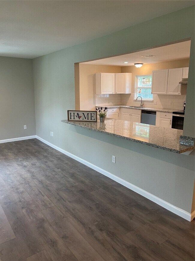 Foto del edificio - 2734 Ash Rd