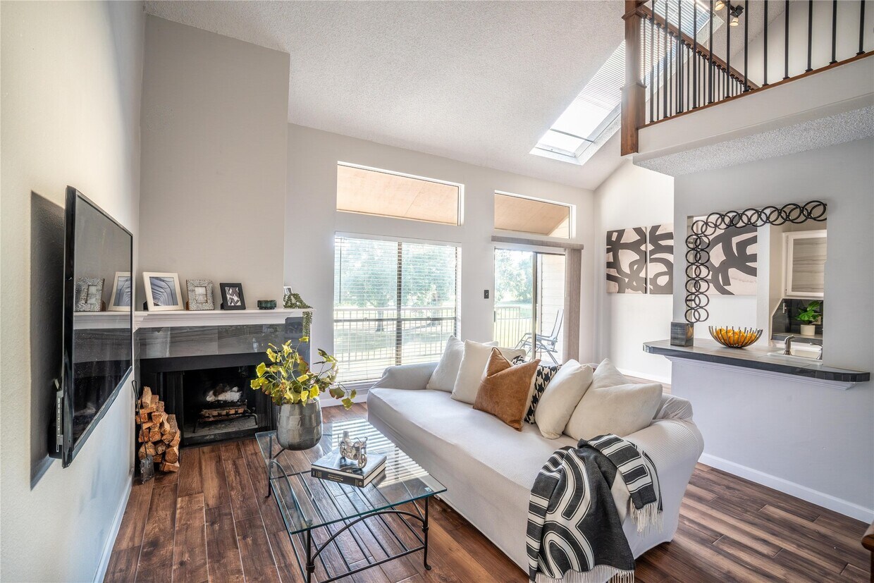 Foto principal - 8411 Sands Point Dr