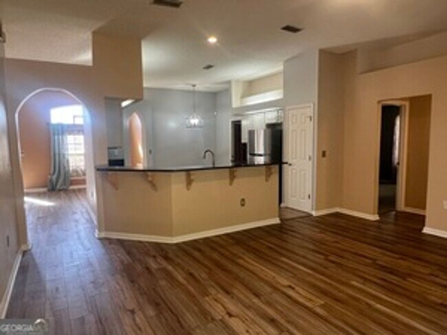 Building Photo - 1/2 off First Months Rent 4 Bed 2 Bath in Sugar Mill