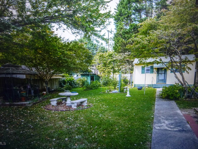 Foto del edificio - 311 Waller Ave