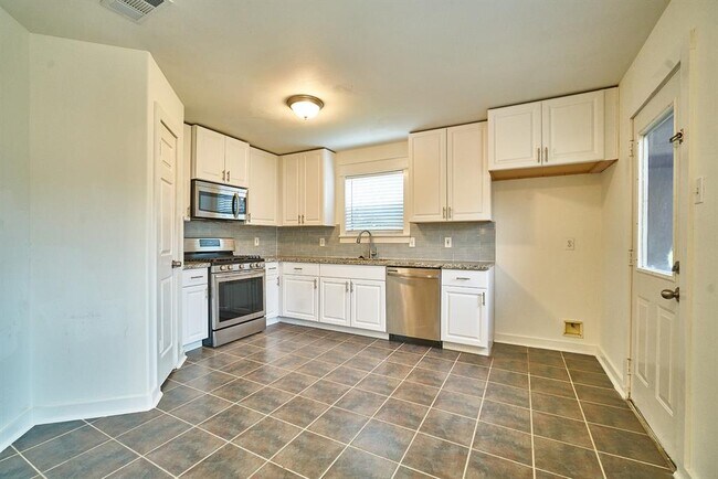 Building Photo - 10007 Encino Cove Ct