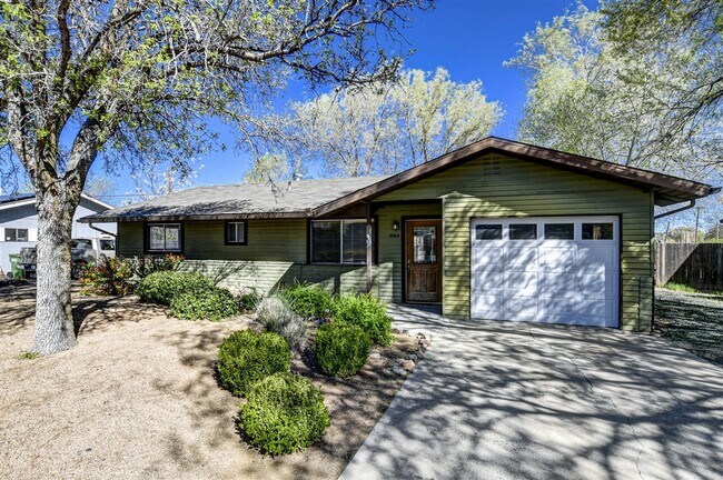 Building Photo - Newly Remodeled 3 Bed, 2 Bath Home with 1 ...