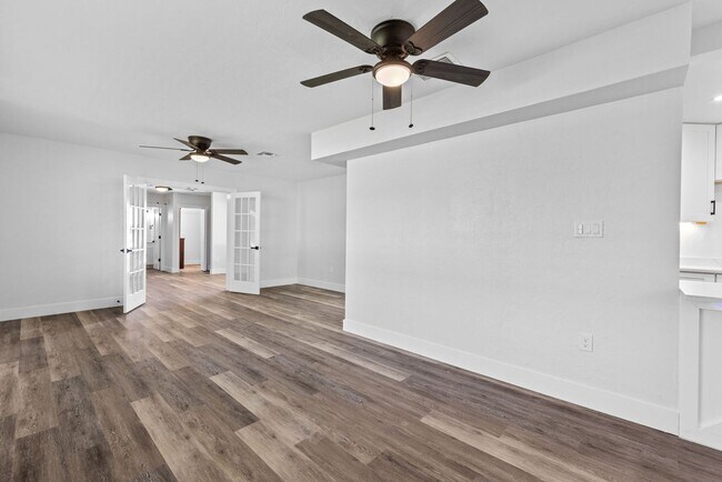 Building Photo - SFH Fort Myers 1561
