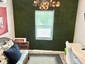 Building Photo - 1105 Glade St