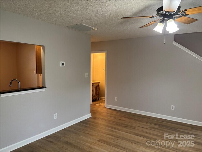 Building Photo - 2032 Beckwith Ln