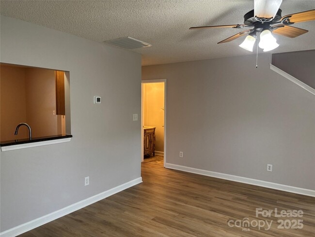 Foto del edificio - 2032 Beckwith Ln