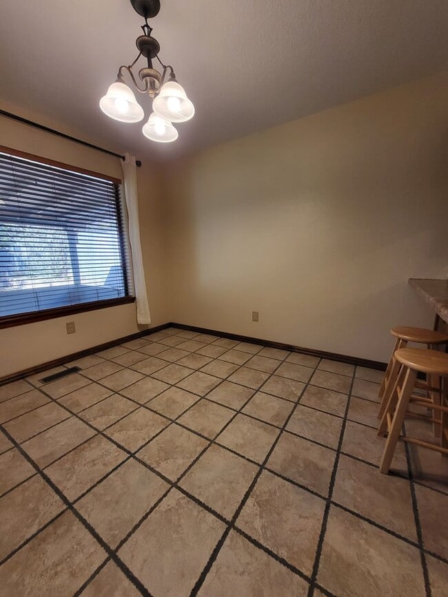 Foto del edificio - (3) Bed/(2) Bath w/ Storm Shelter! Pets Negotiable!