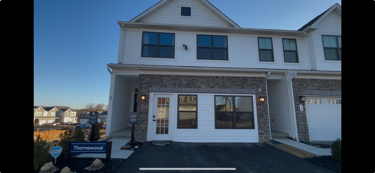 Foto principal - Spacious 3BR Townhome in Easton