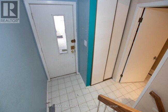 Building Photo - 254 Bruyère St