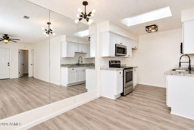 Foto del edificio - 20402 N 6TH Dr