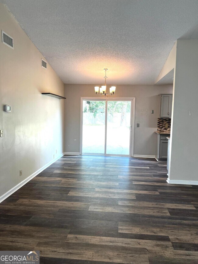 Building Photo - 419 Sunnyside Dr
