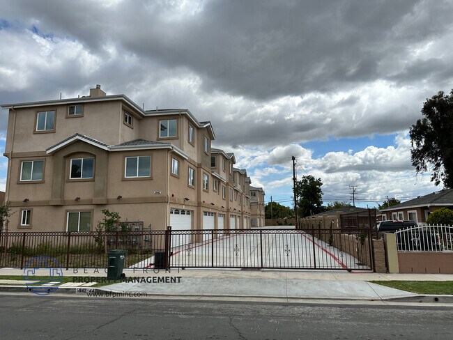 Foto del edificio - 5842 & 5844 Quinn St.
