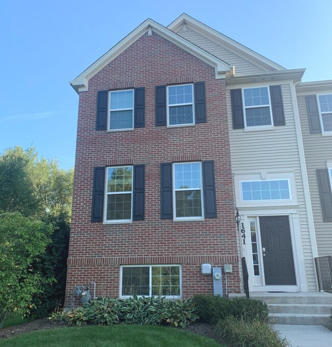 Building Photo - 1641 Deer Pointe Dr