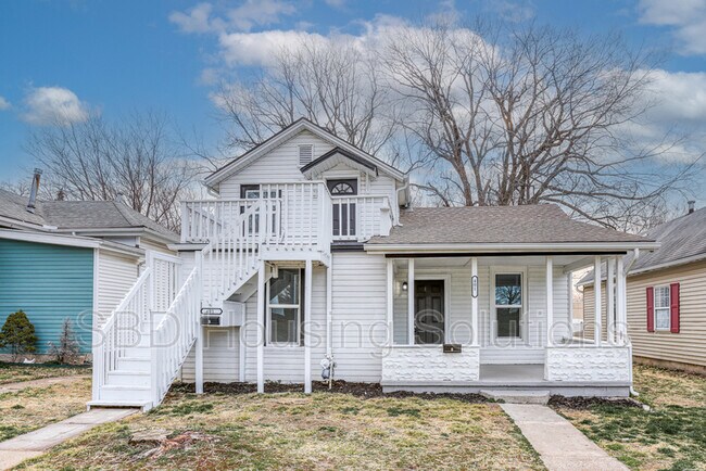 401 S Spring St (Downstairs) - 401 S Spring St  (Downstairs)