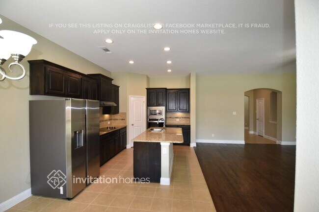 Foto del edificio - 5609 Paradise Dr