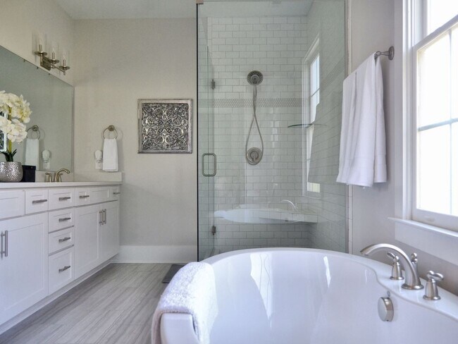 Master Bathroom - 2013 Scott Ave