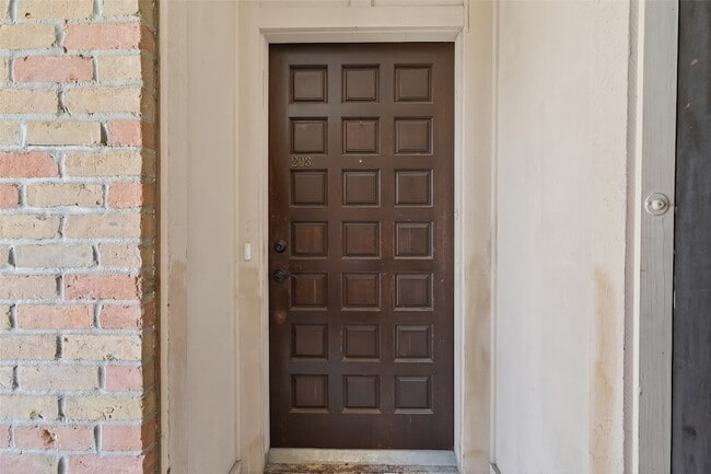 Building Photo - 2516 Commonwealth St