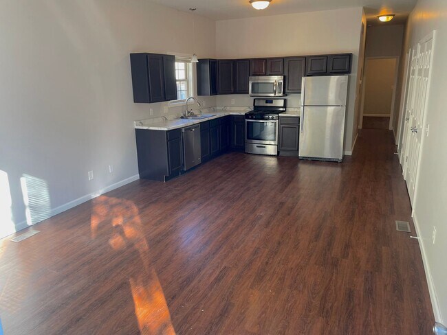 Foto del edificio - **Price Reduced**  Recently Remodeled and ...