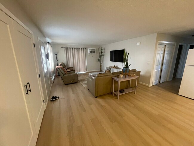 Foto del edificio - 1005 Boxelder Ave